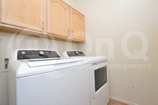 Building Photo - 3371 E Canary Way