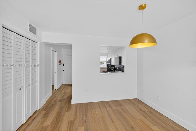 Building Photo - 1331 Lincoln Rd