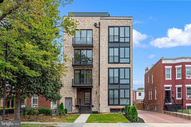 Building Photo - 1516 East Capitol St NE