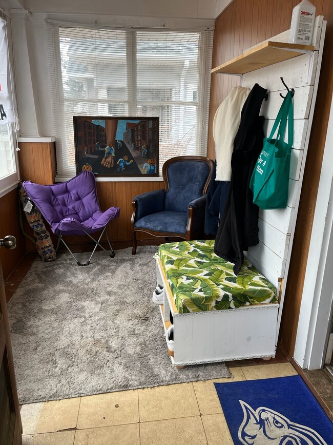 Entry / Mudroom - 807 8th St