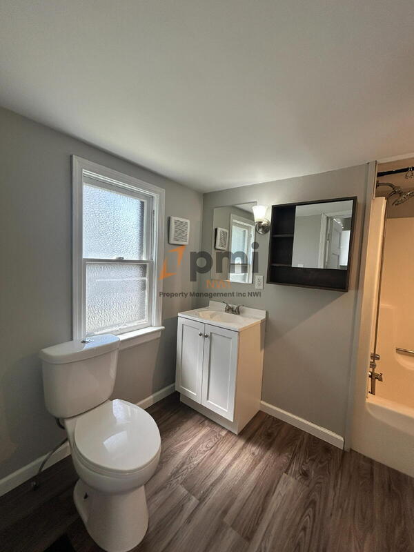 Building Photo - 906 2nd St
