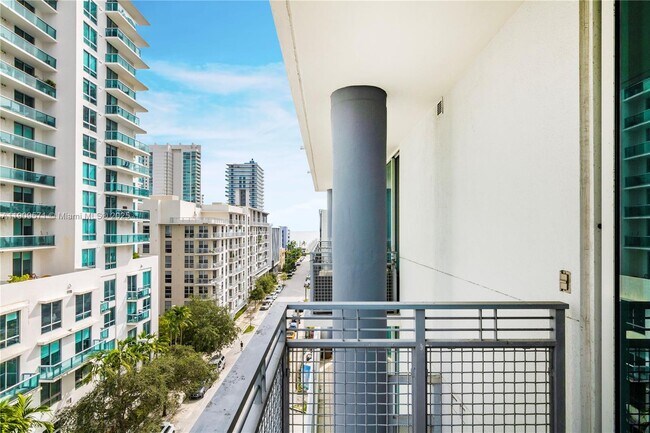 Building Photo - 350 NE 24th St