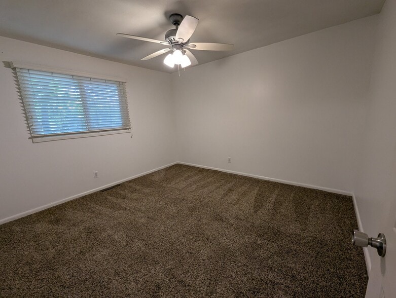Building Photo - 2566 S 150 W