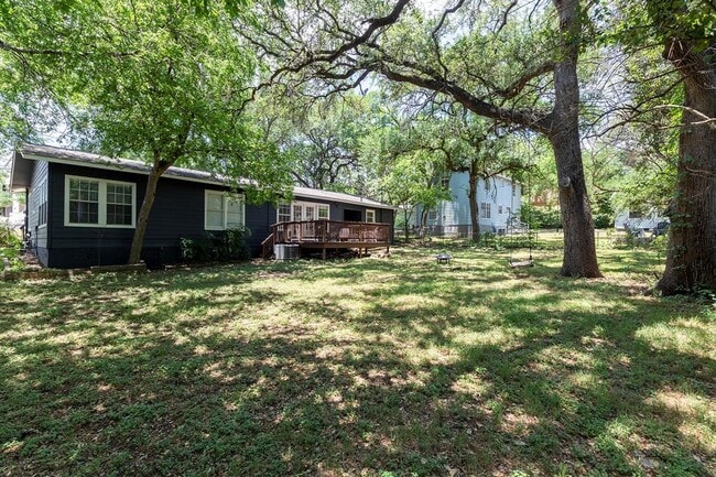 Building Photo - 3005 Menchaca Rd