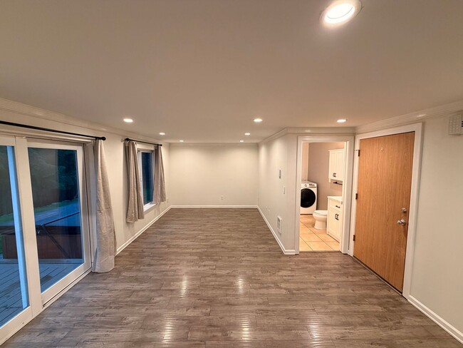 Building Photo - Gorgeous House in a Family-Friendly neighborhood!