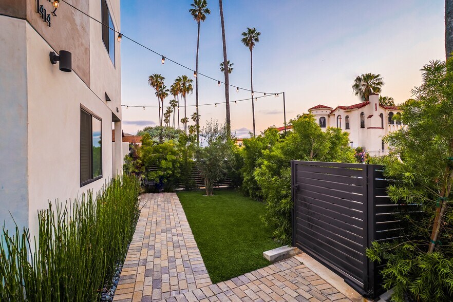 Building Photo - 1416 S Orange Dr