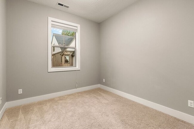 Building Photo - 7898 SW Capitol Hill Rd