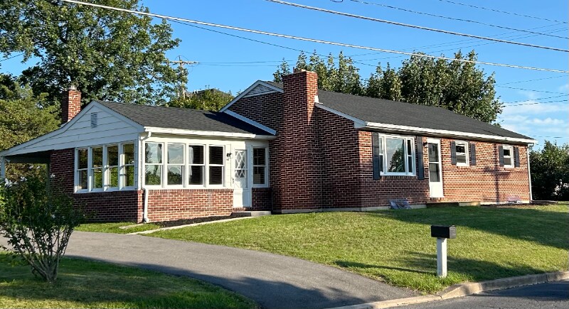 Primary Photo - 408 Long Ln