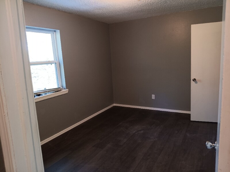 Building Photo - 1601 N Hills Blvd