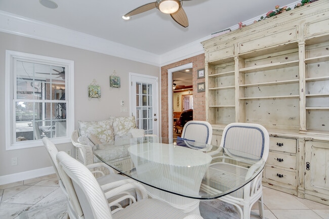 Building Photo - 4117 Knollcrest Cir N