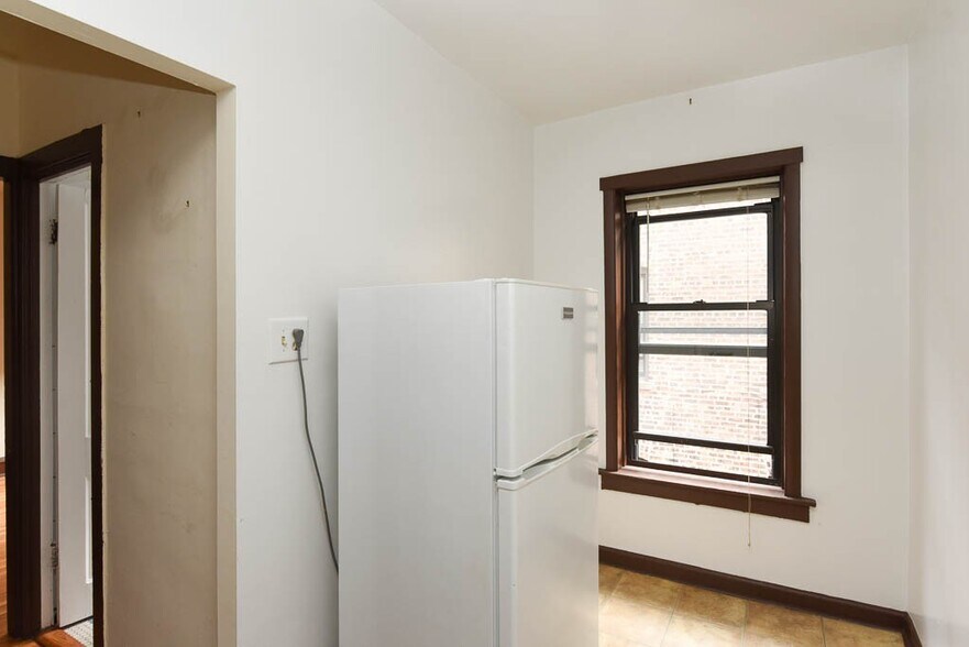 Building Photo - 3302 W Schubert Ave