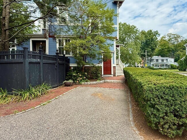 Building Photo - 90 Highland Ave