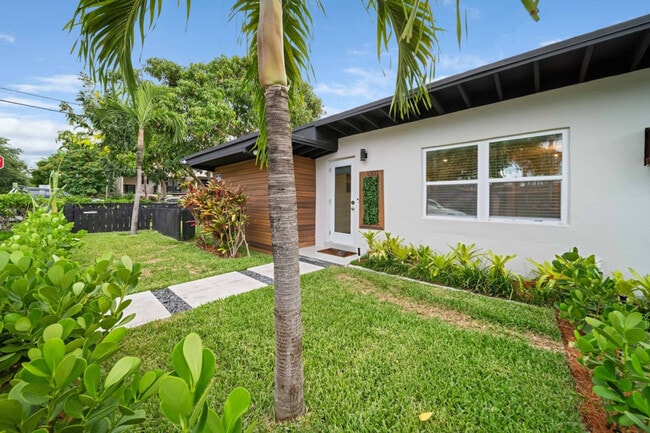 Building Photo - 1416 NE 9th St