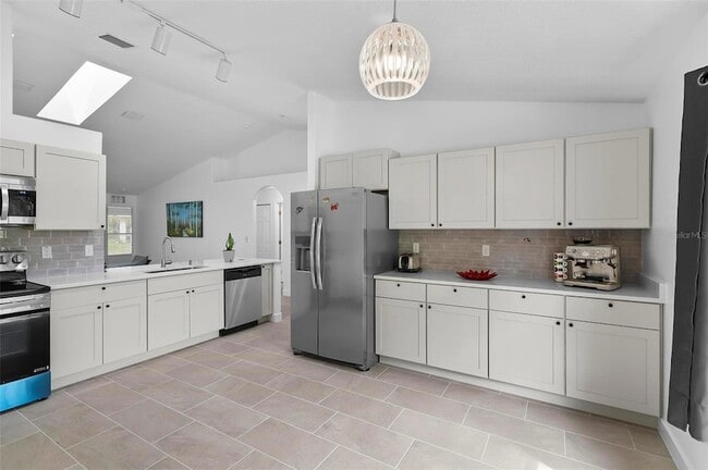 Building Photo - 64 Radcliffe Dr