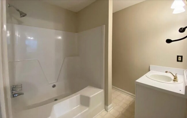 Building Photo - Charming Cul-de-Sac Retreat with Spacious Living & Private Backyard in Columbia, SC