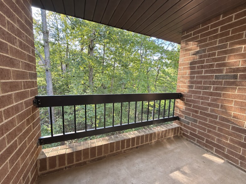 Building Photo - 23241 Rosewood Ct
