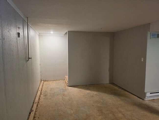 Building Photo - 4209 Defoe Dr