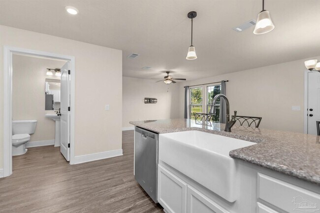 Building Photo - 5069 Peach Dr
