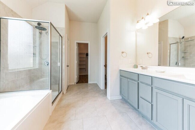 Building Photo - 920 Arvada Dr