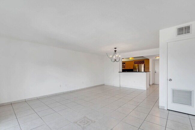 Building Photo - 130 S Shore Dr