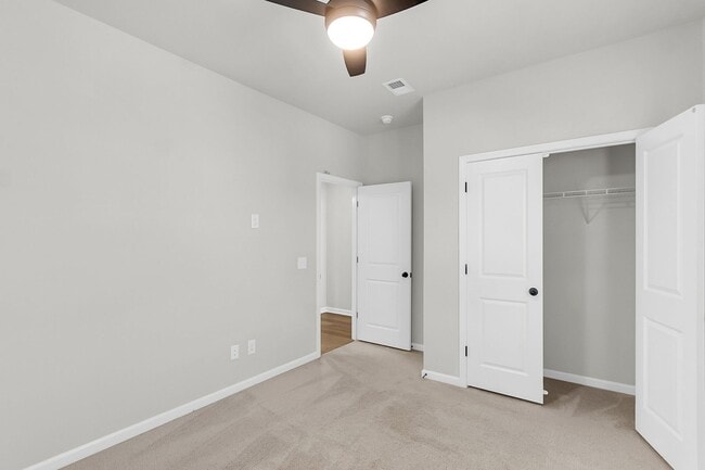 Building Photo - Beautiful 3 Bedrooms, 3.5 Bathrooms Home i...