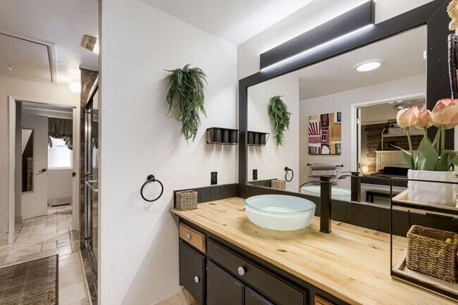 Building Photo - 3bd/1.75ba Issaquah Home