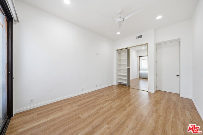 Building Photo - 141 S Linden Dr