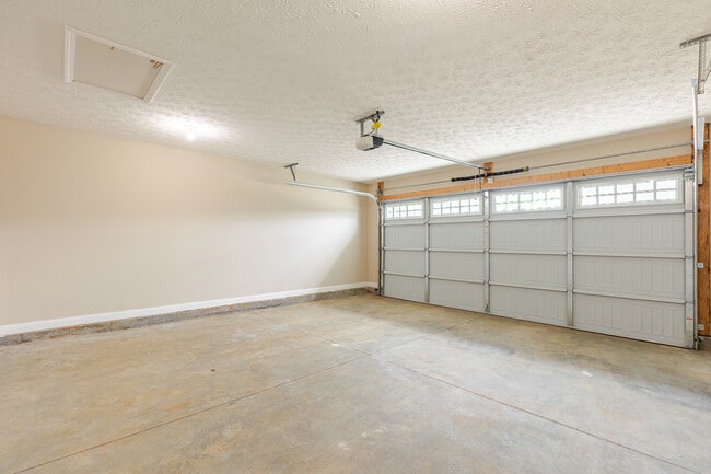 Building Photo - 305 Breckinridge Cir