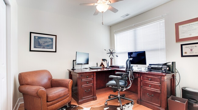 Building Photo - 317 Montrose St