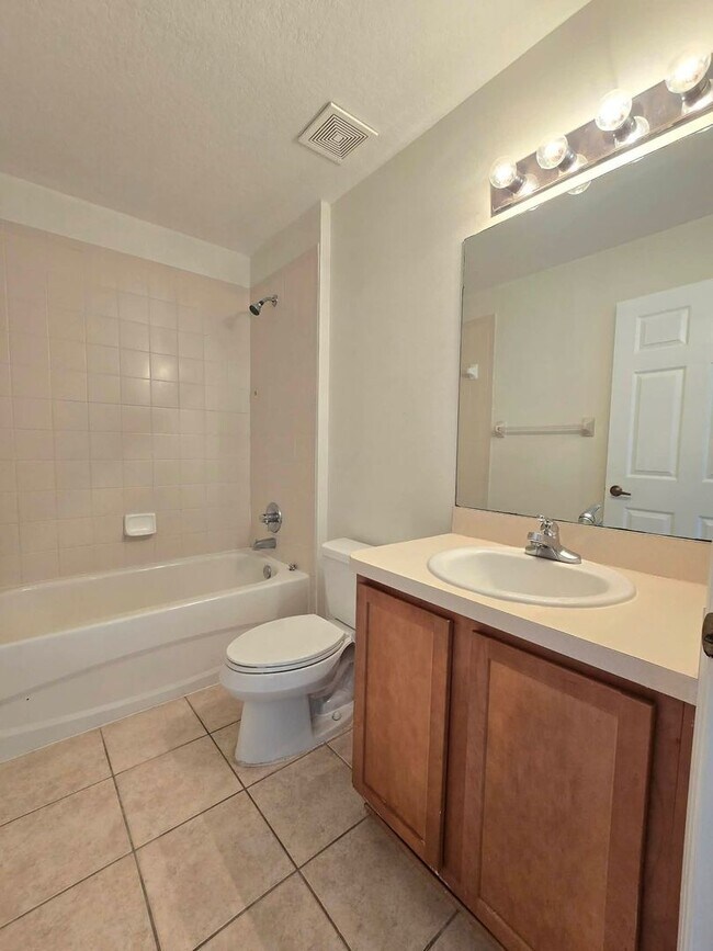 Building Photo - Waterfront home for RENT! 4 bed/2.5 bath