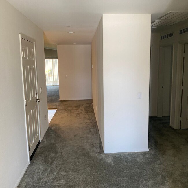 Building Photo - NEWER 4 BEDROOM VICTORVILLE HOME