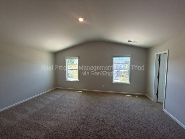 Building Photo - 5277 Ironwood Dr