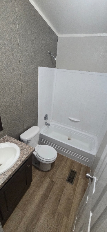 Building Photo - 1120 N Vista Dr