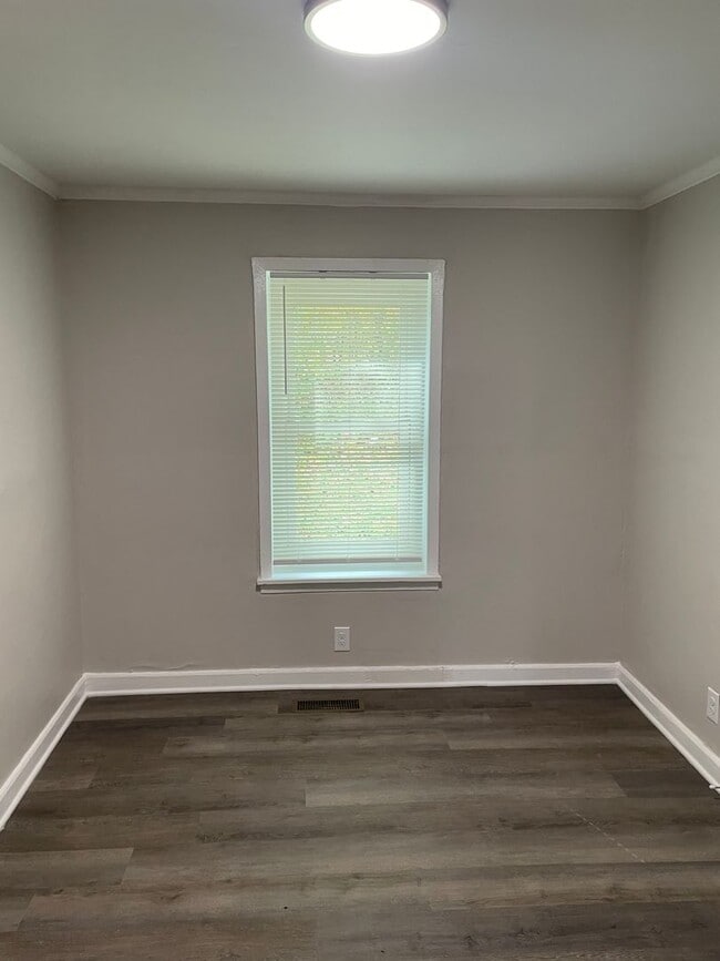 Building Photo - 1664 NE 22nd St