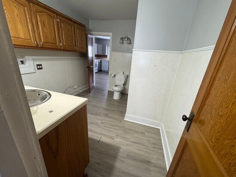 Building Photo - 8939 Pecor St