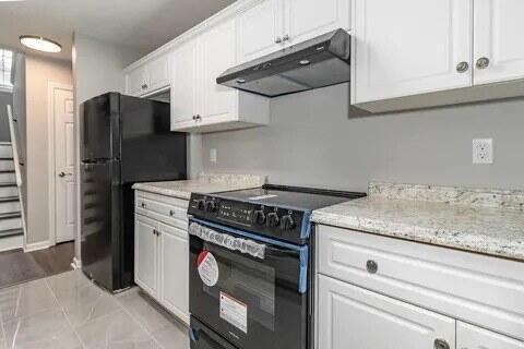 Building Photo - 305 Hazelnut Dr