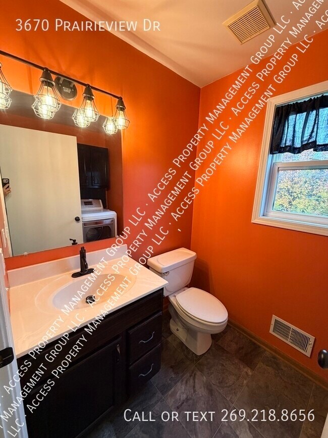 Building Photo - 3670 Prairieview Dr