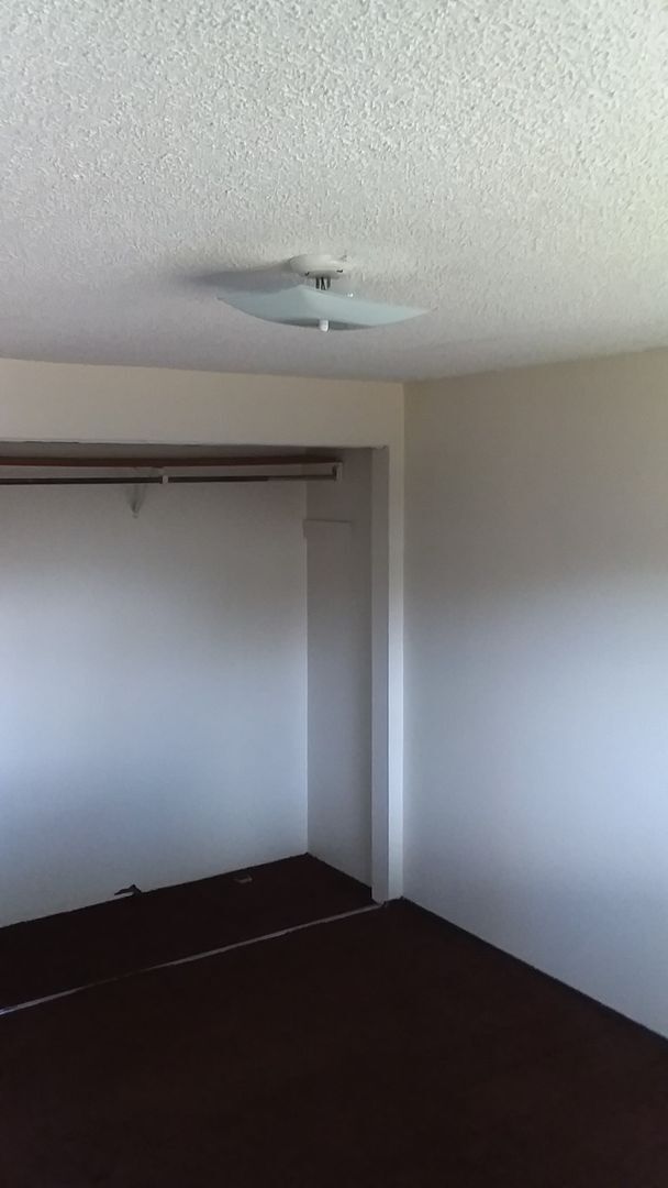 Building Photo - 461-463 S 49th Pl