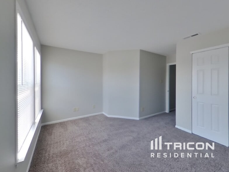 Building Photo - 10823 Firefly Cir