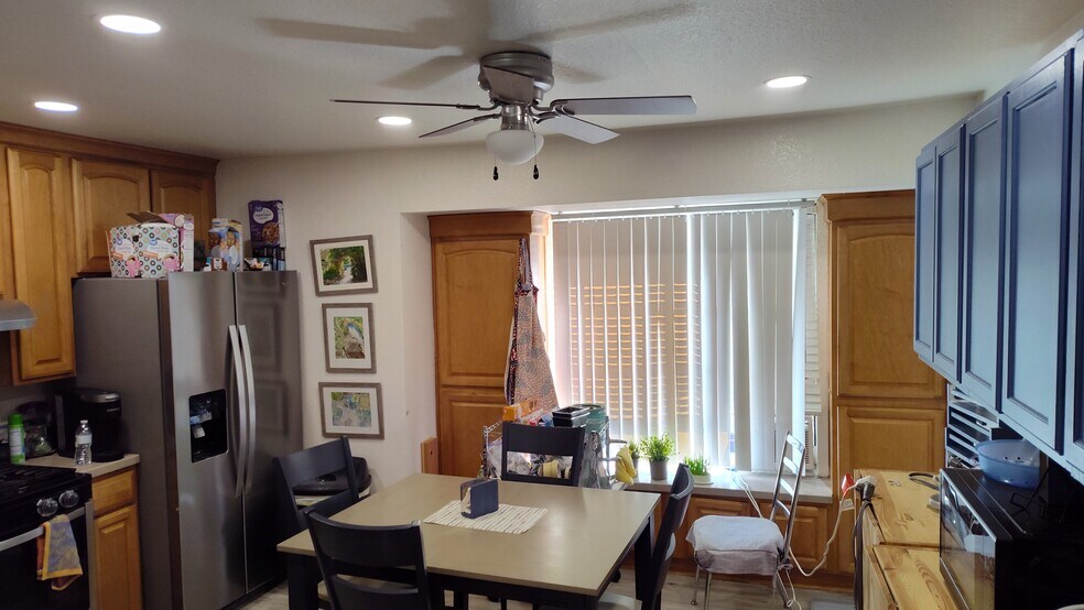 Stainless steel side by side fridge lots of cupboard space large kitchen with dining table - 1365 Crafton Ave