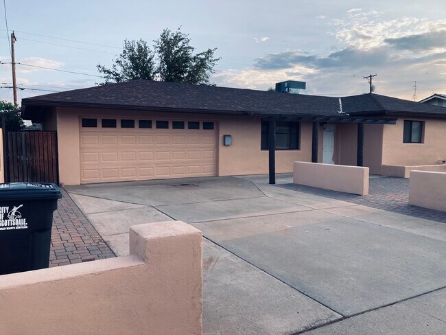 Primary Photo - 6701 E Wilshire Dr