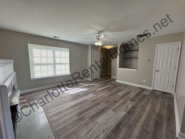 Building Photo - Nice 3 bedroom 2.5 bath home in Charlotte!