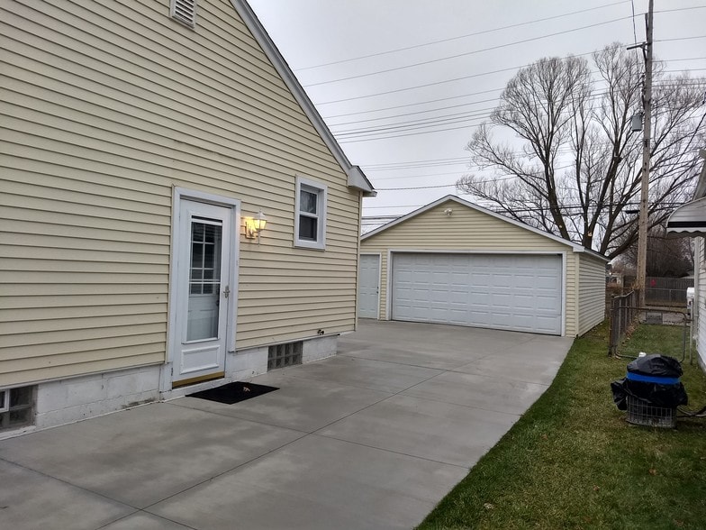 Building Photo - 60 Canfield Dr