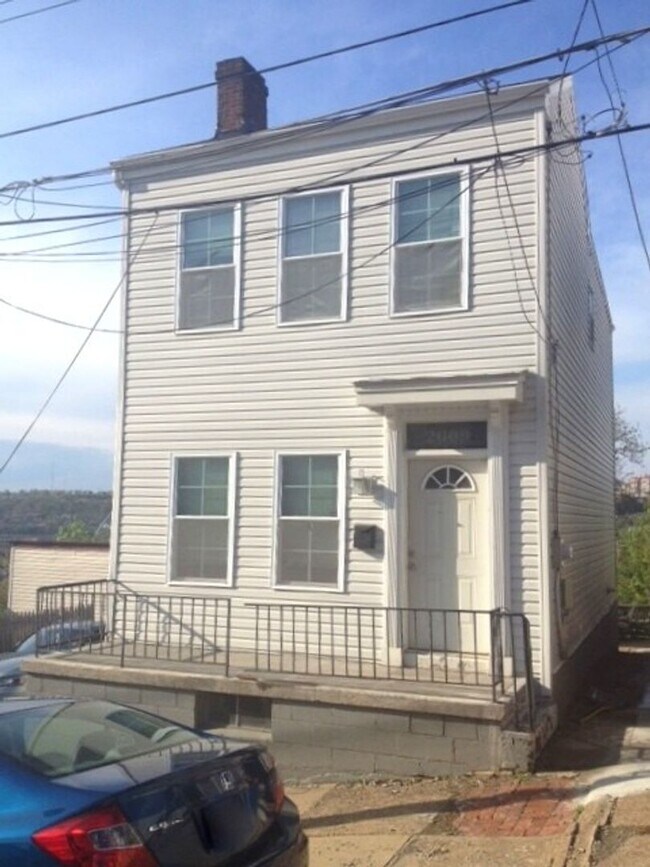 Building Photo - Southside Slopes - Amazing views of Downtown - Off-street parking