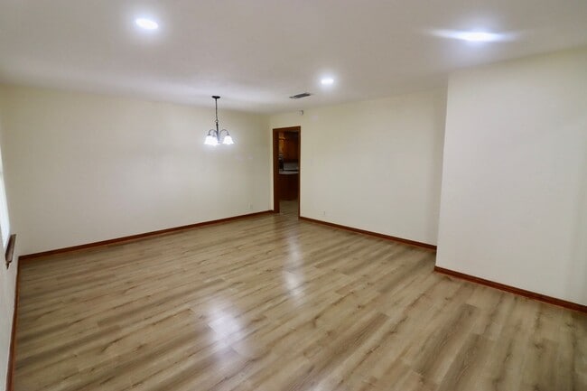 Building Photo - FOR LEASE in Brock ISD!! Updated 3 BR - 2 ...