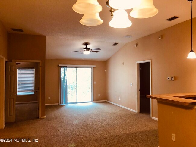Building Photo - 7053 Snowy Canyon Dr