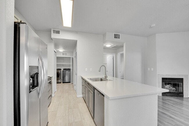 Building Photo - $1,850, 1 bed, 1 bath, located in Arvada w...