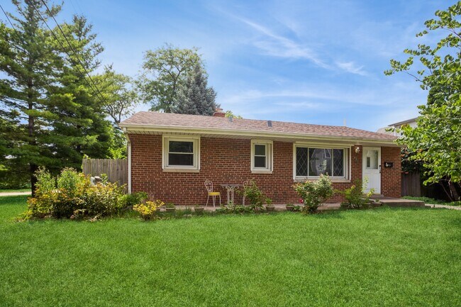 Primary Photo - 441 Berteau Ave