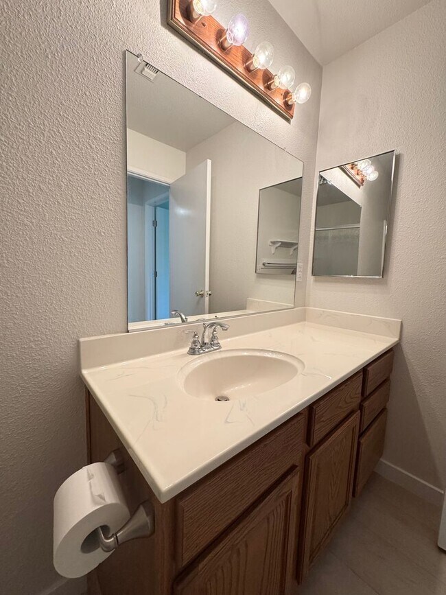 Building Photo - MOVE IN SPECIAL - $250 off First Month's Rent!