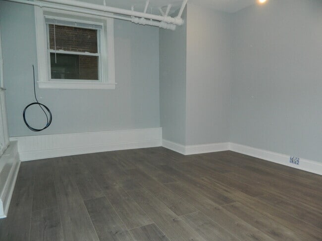 Bedroom - 2517 W Gunnison St